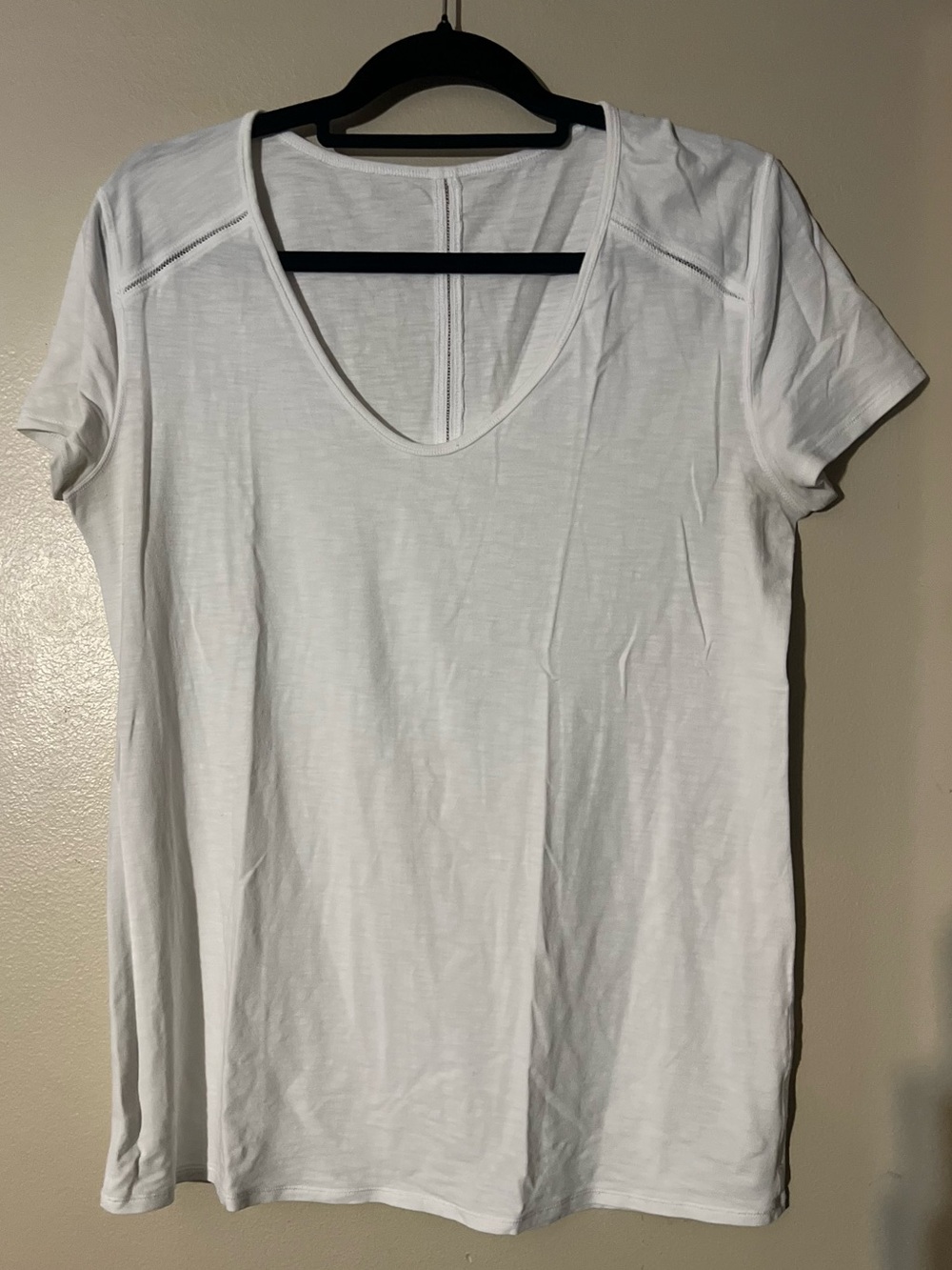 lululemon athletica White Scoop Neck Short Sleeve Tee